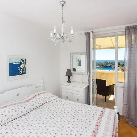 Leo Apartment *