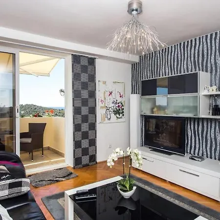 Apartment Leo